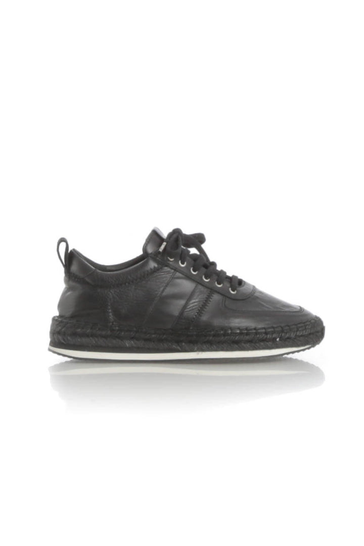 Zapato McQ by Alexander McQueen negro, vista frontal – ClosetRehab