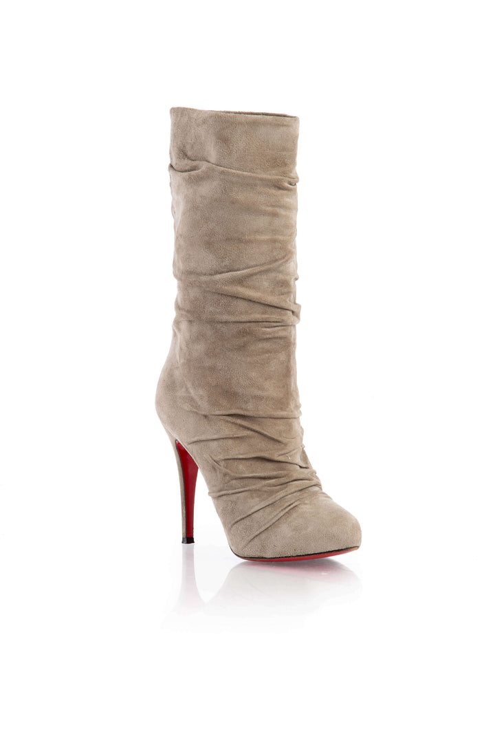 Zapato Christian Louboutin café, vista posterior – ClosetRehab
