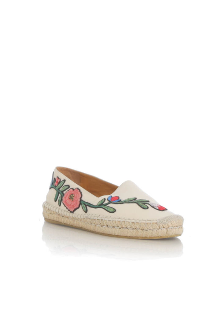Zapato Gucci blanco, vista posterior – ClosetRehab