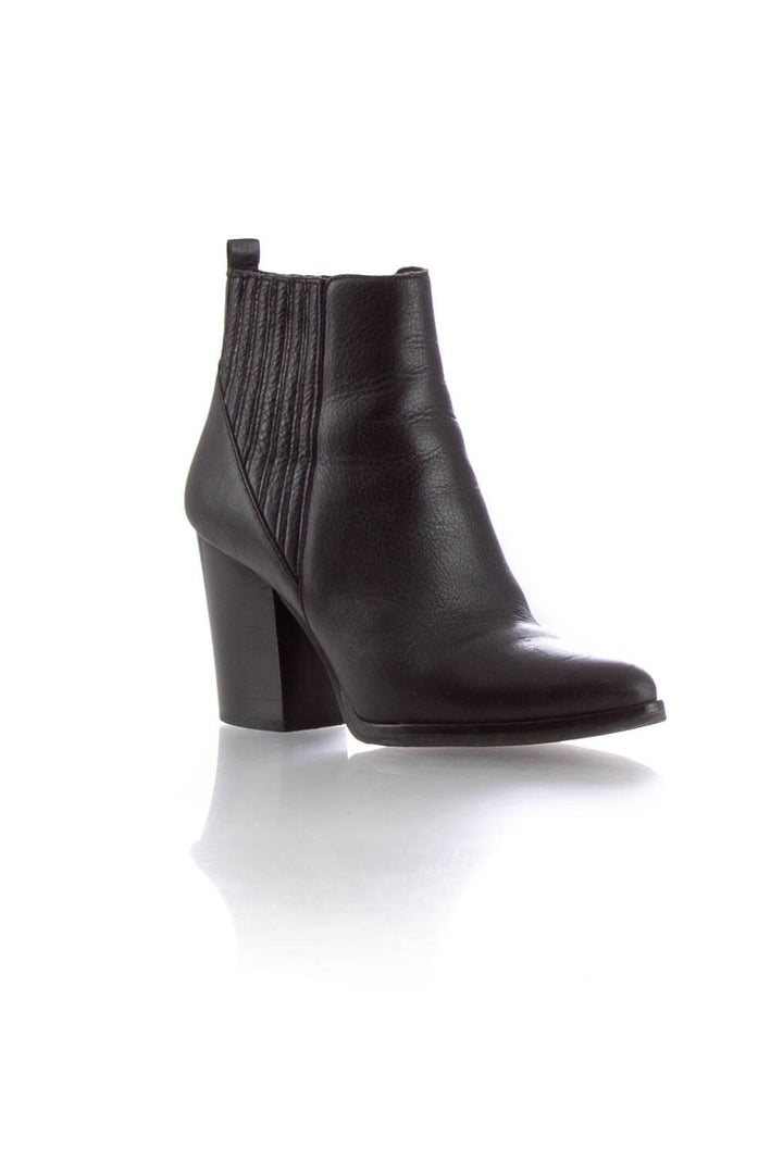 Zapato Marc Fisher negro, vista posterior – ClosetRehab