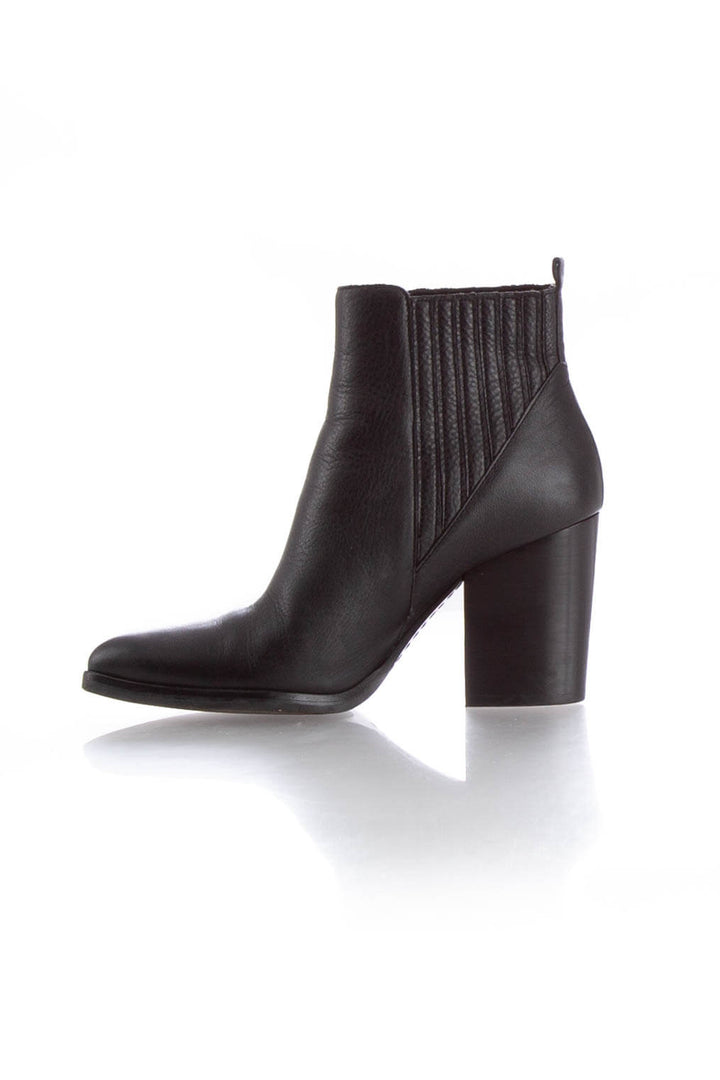 Zapato Marc Fisher negro, vista lateral – ClosetRehab