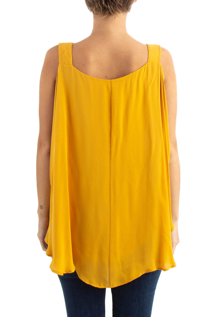 Blusa Kobi Halferin amarillo, vista posterior – ClosetRehab