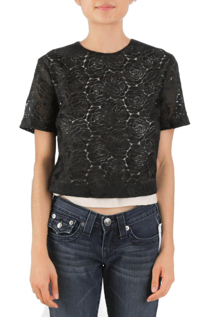 Blusa A.L.C. de encaje negro de manga corta con cierre en espalda, vista frontal