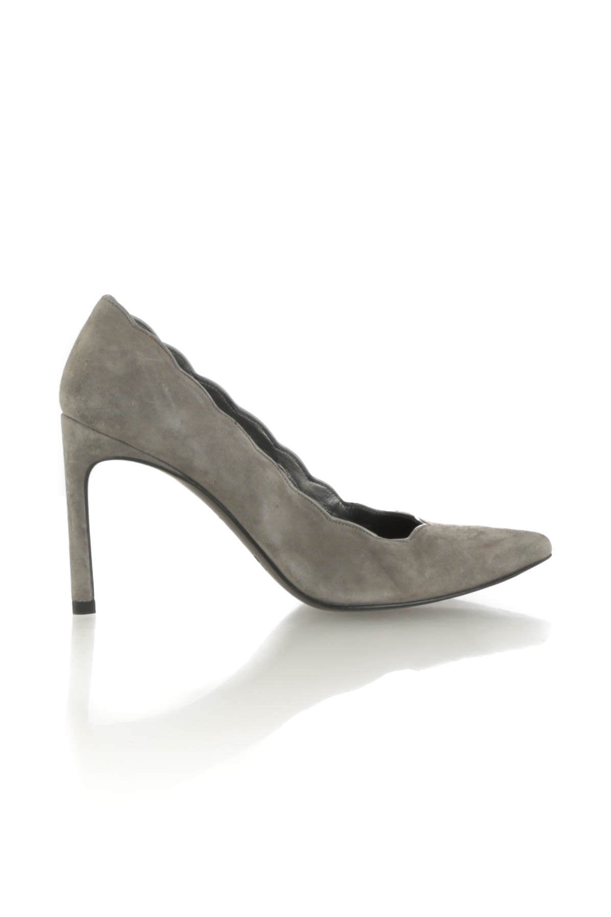 Stuart Weitzman, 6 USA