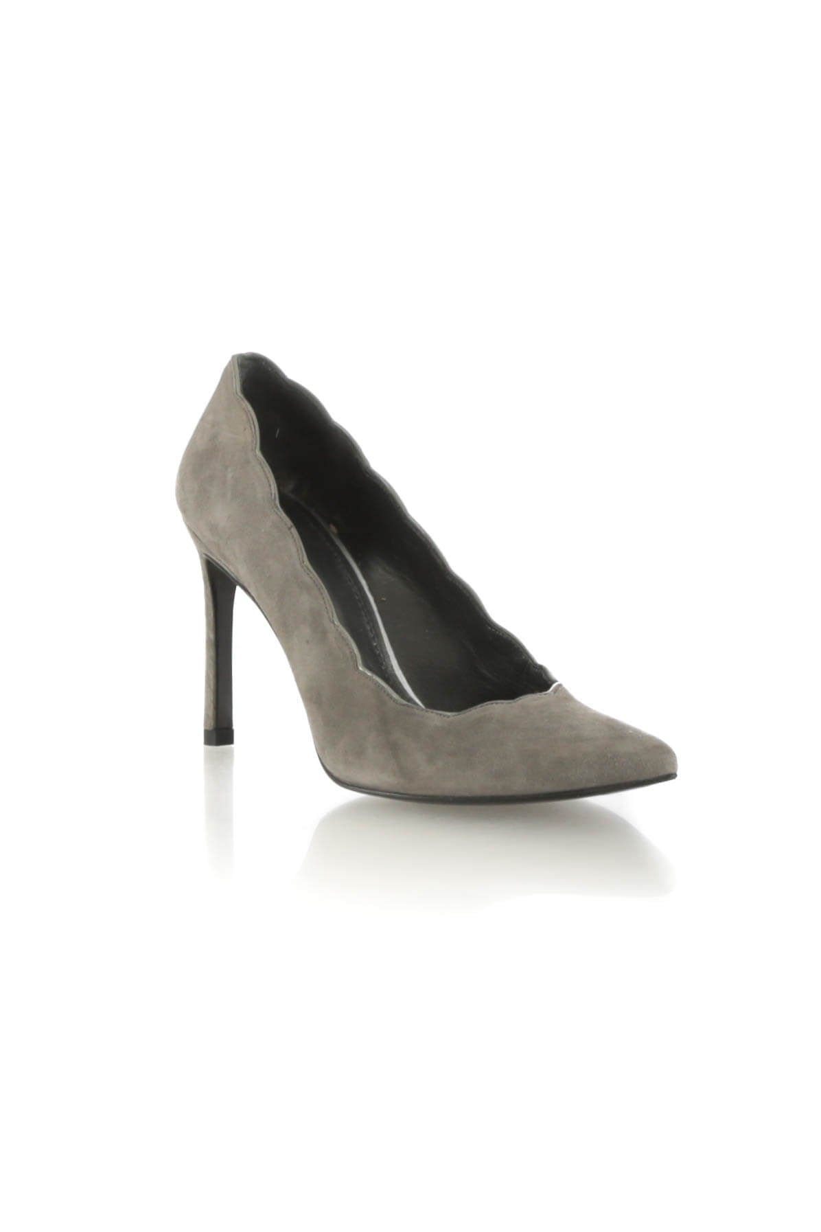 Stuart Weitzman, 6 USA