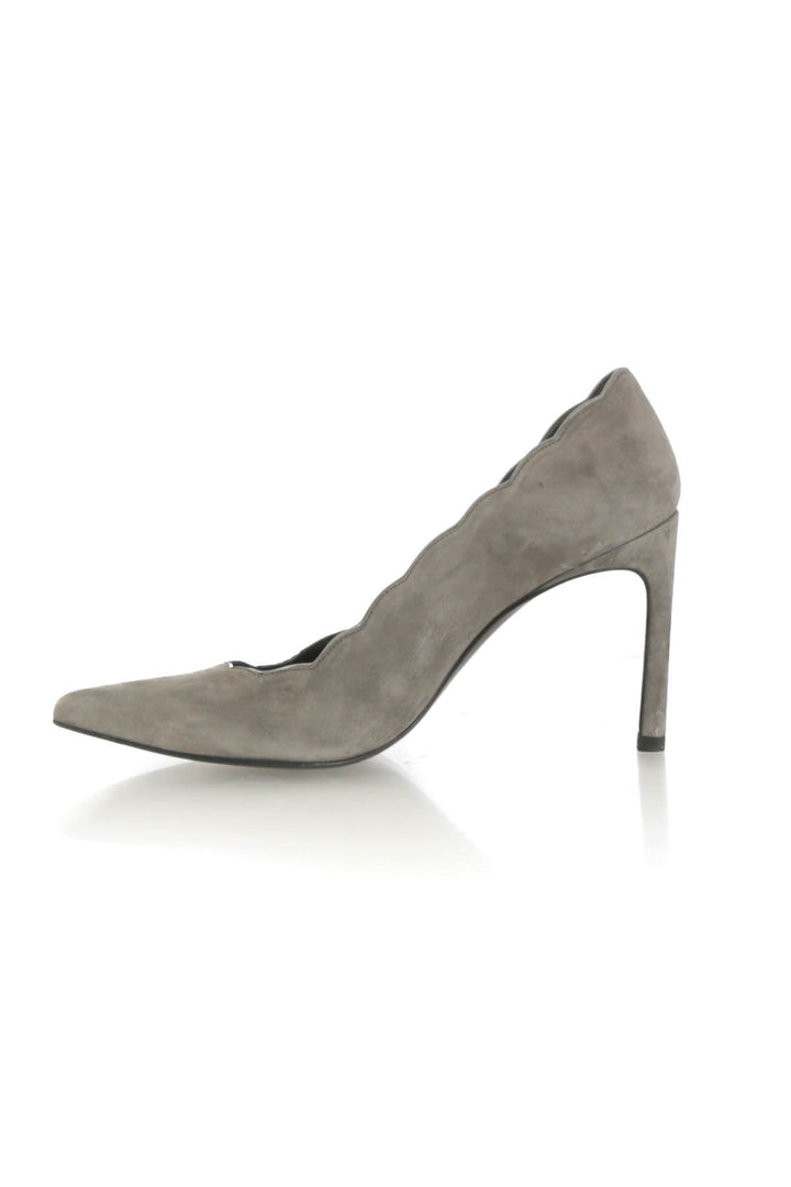 Zapato Stuart Weitzman gris, vista lateral – ClosetRehab
