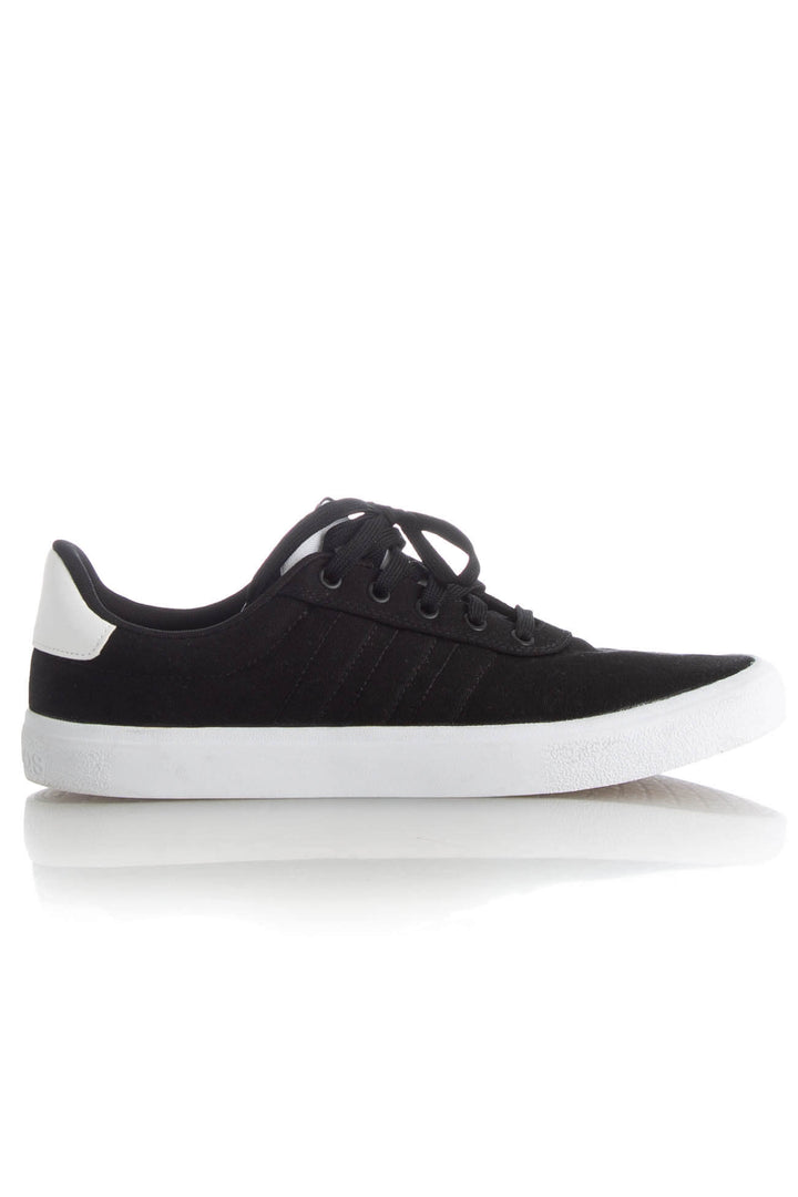 Zapato Adidas negro, vista frontal – ClosetRehab