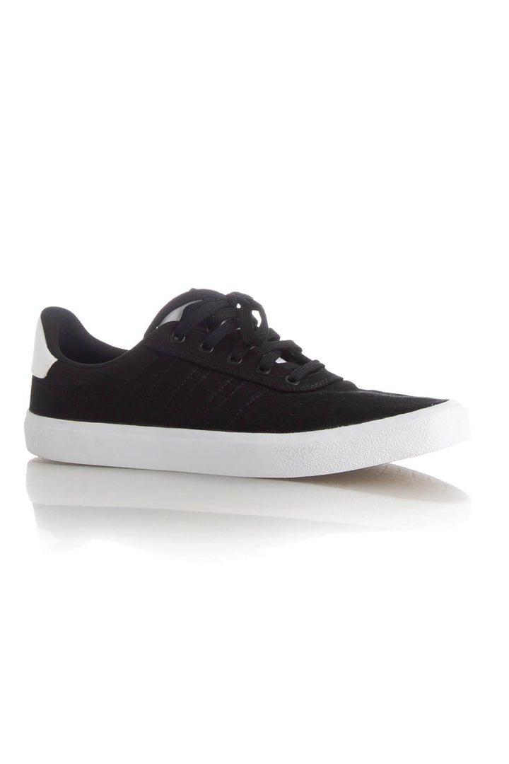 Zapato Adidas negro, vista posterior – ClosetRehab