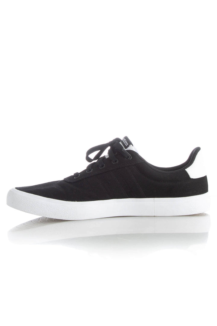 Zapato Adidas negro, vista lateral – ClosetRehab