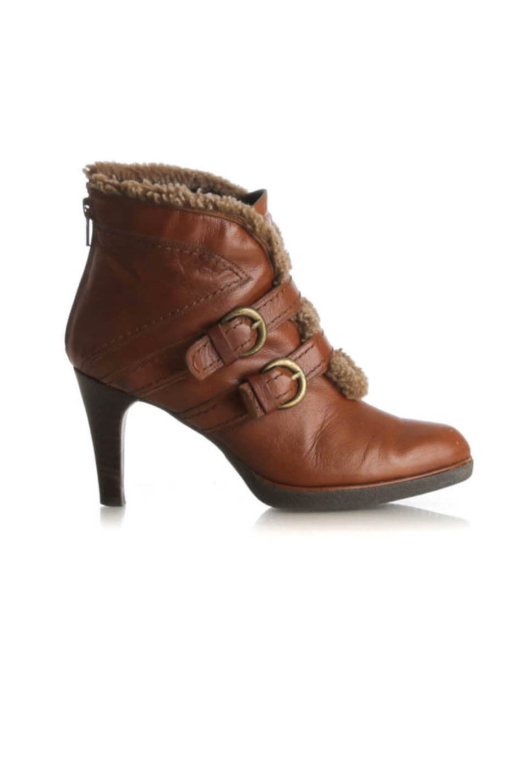 Zapato Stuart Weitzman, vista frontal – ClosetRehab