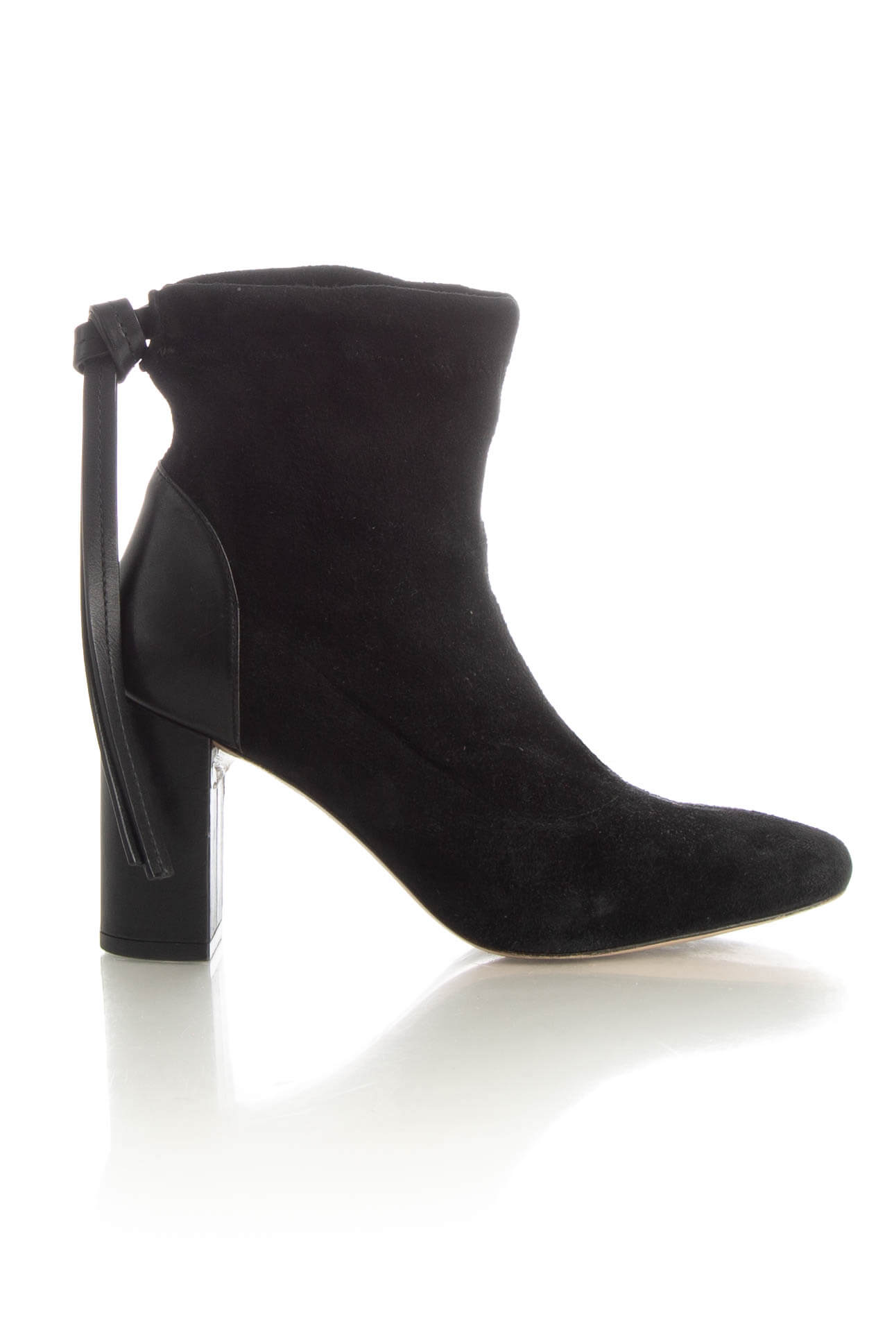 Stuart Weitzman, 6 USA