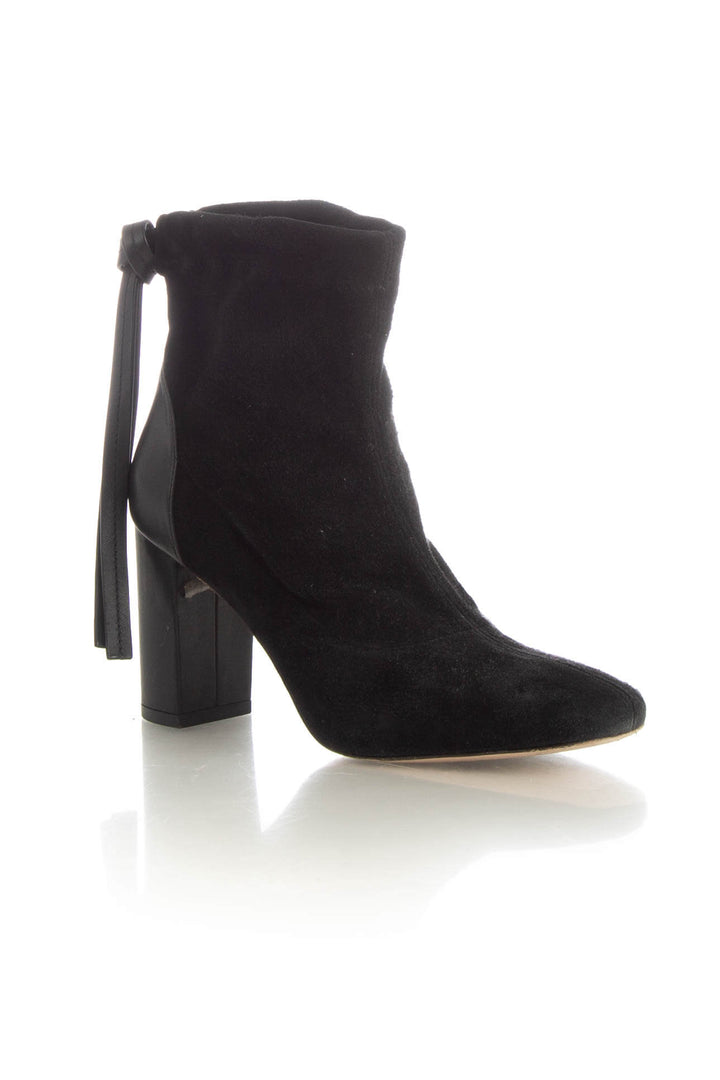Zapato Stuart Weitzman negro, vista posterior – ClosetRehab