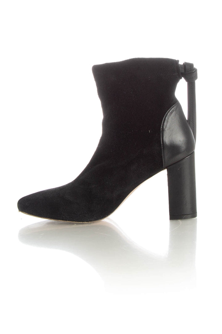 Zapato Stuart Weitzman negro, vista lateral – ClosetRehab