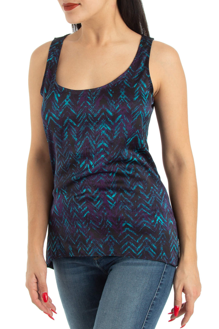 Blusa Express de tirantes estampado zigzag azul y espalda negra, vista frontal