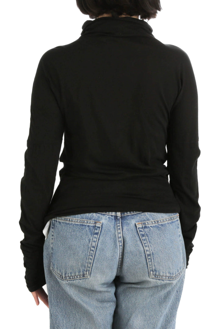 Blusa Ambrosi negro, vista posterior – ClosetRehab