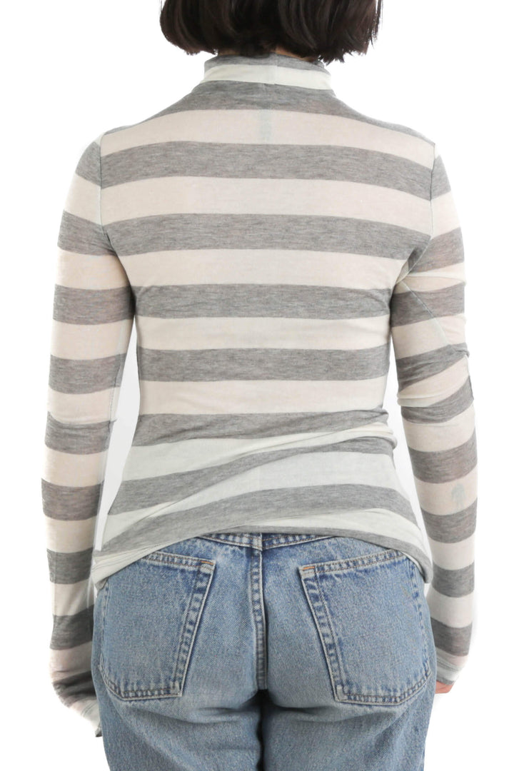 Blusa BCBG Maxazria gris, vista posterior – ClosetRehab