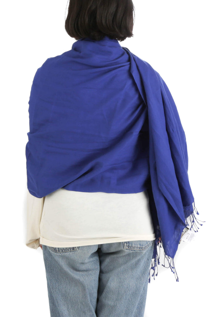 Pashmina BCBG Maxazria azul, vista posterior – ClosetRehab