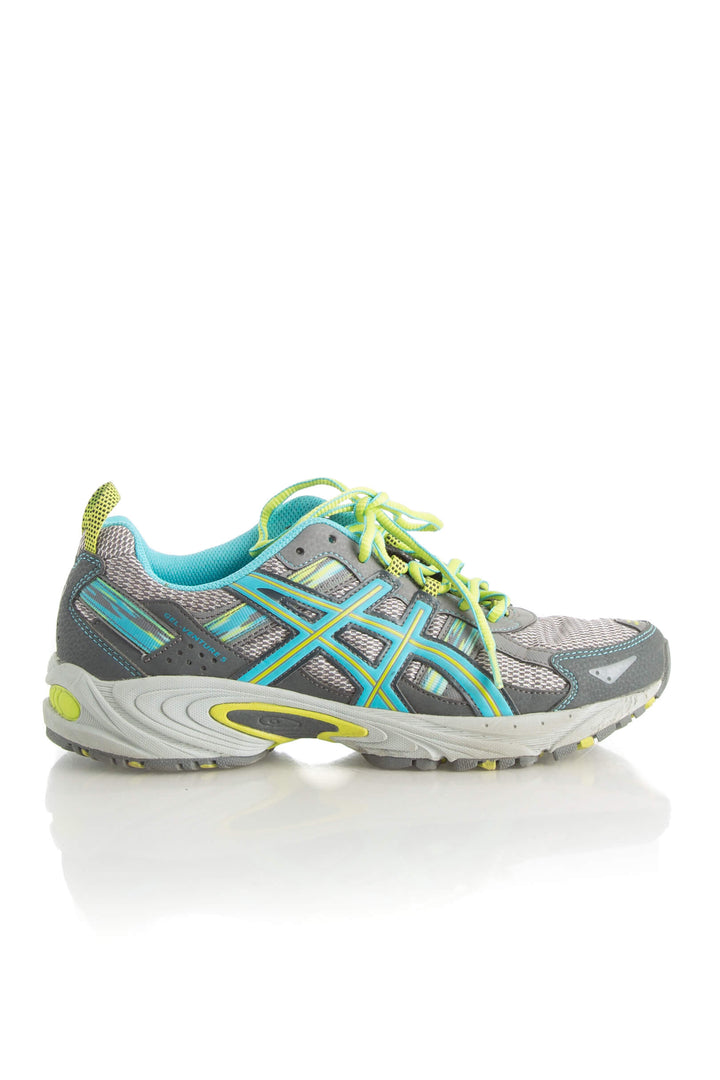 Zapato Asics gris, vista frontal – ClosetRehab