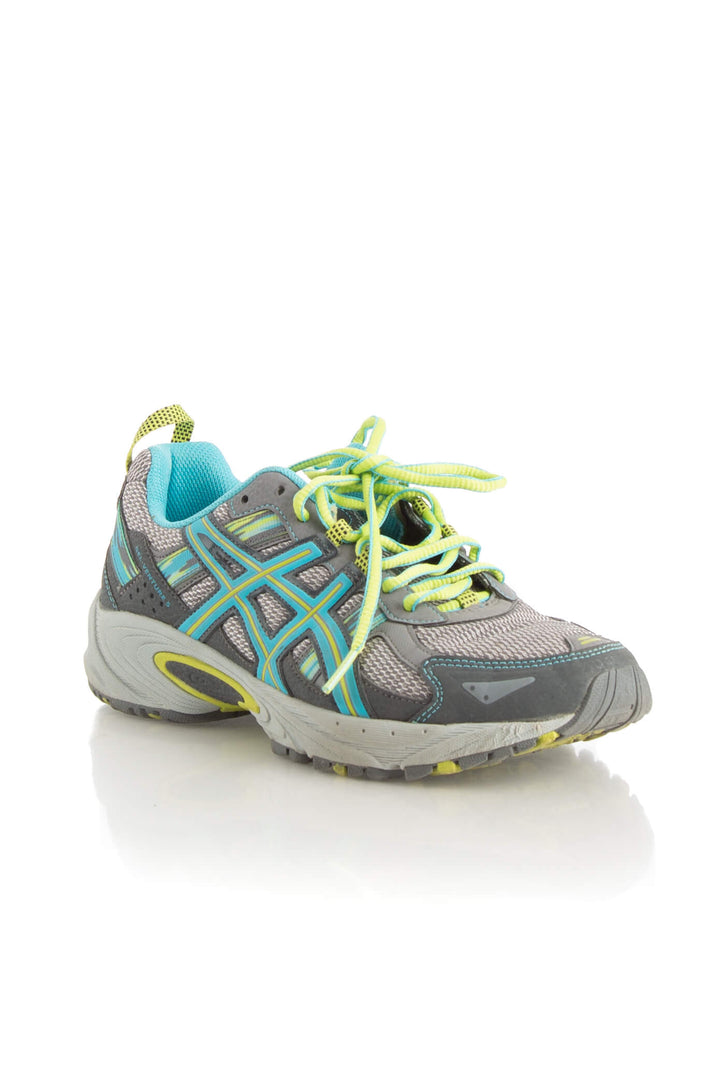 Zapato Asics gris, vista posterior – ClosetRehab