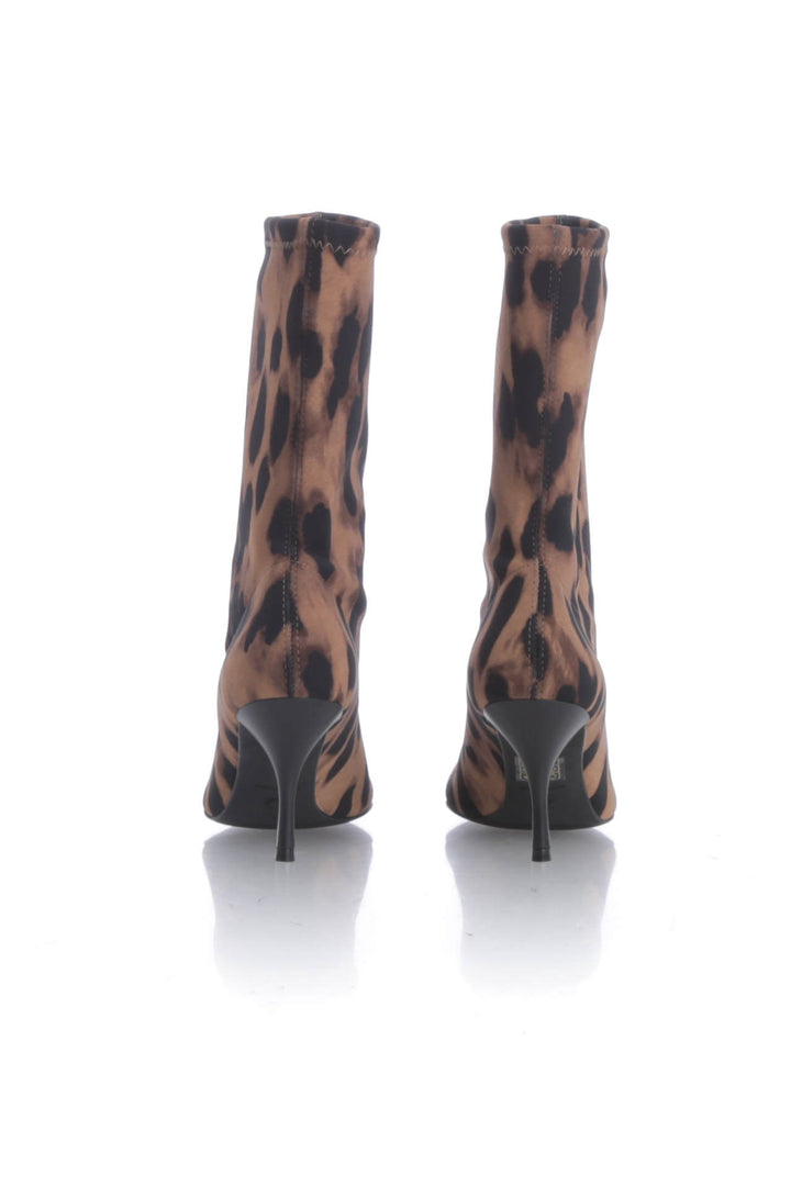 Zapato Stuart Weitzman café y estampado, detalle – ClosetRehab