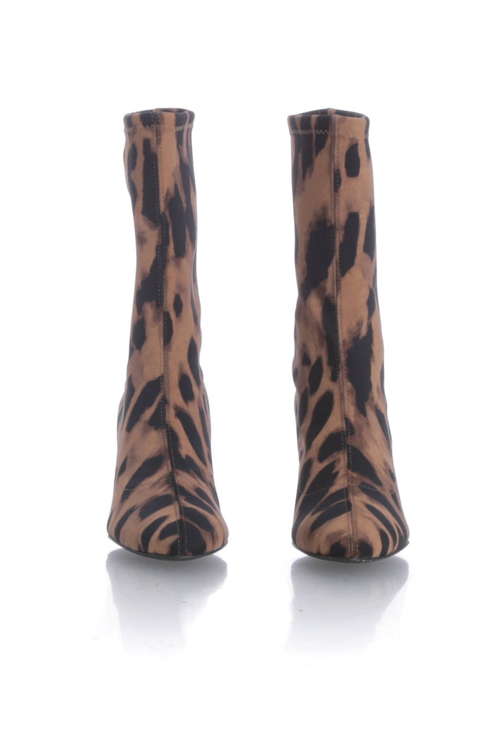 Zapato Stuart Weitzman café y estampado, detalle 5 – ClosetRehab