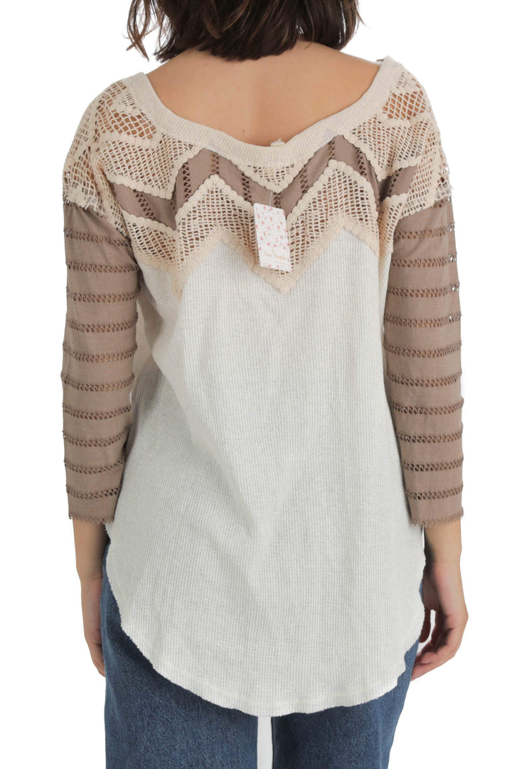 Blusa Free People NWT café, vista posterior – ClosetRehab