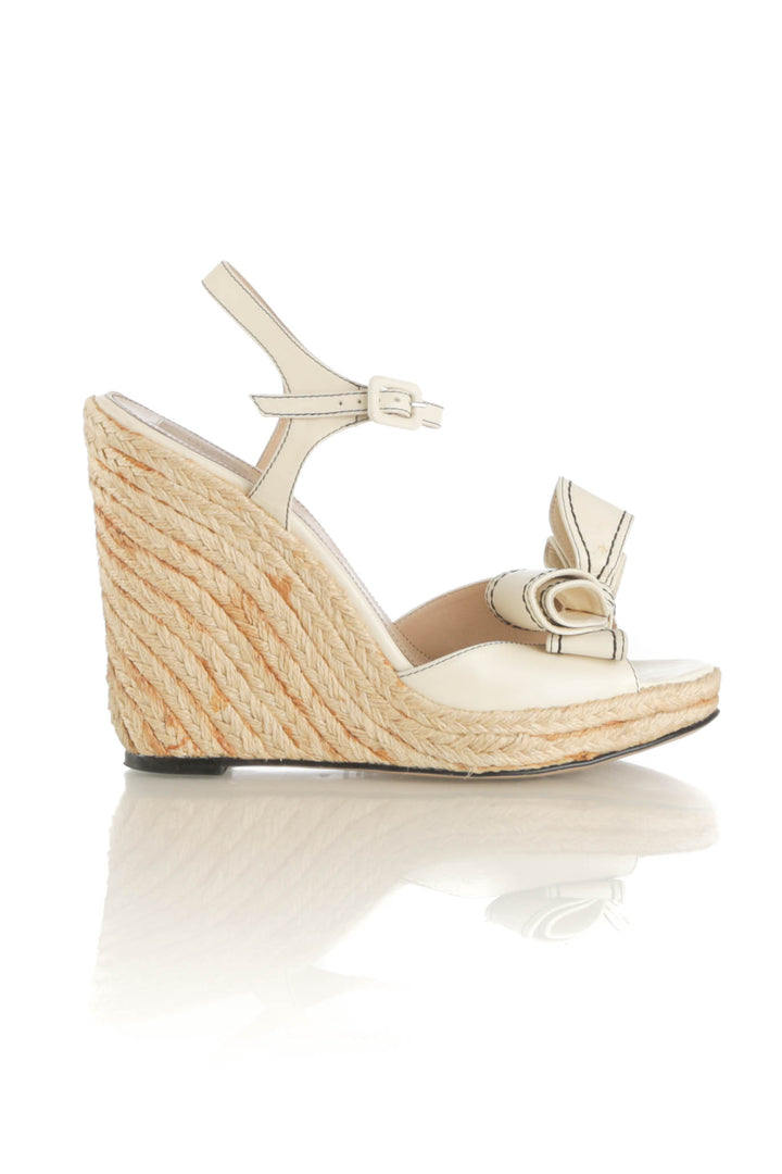 Zapato Valentino beige, vista frontal – ClosetRehab