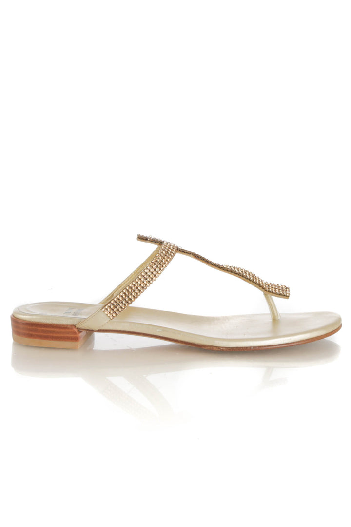 Zapato Stuart Weitzman dorado, vista frontal – ClosetRehab