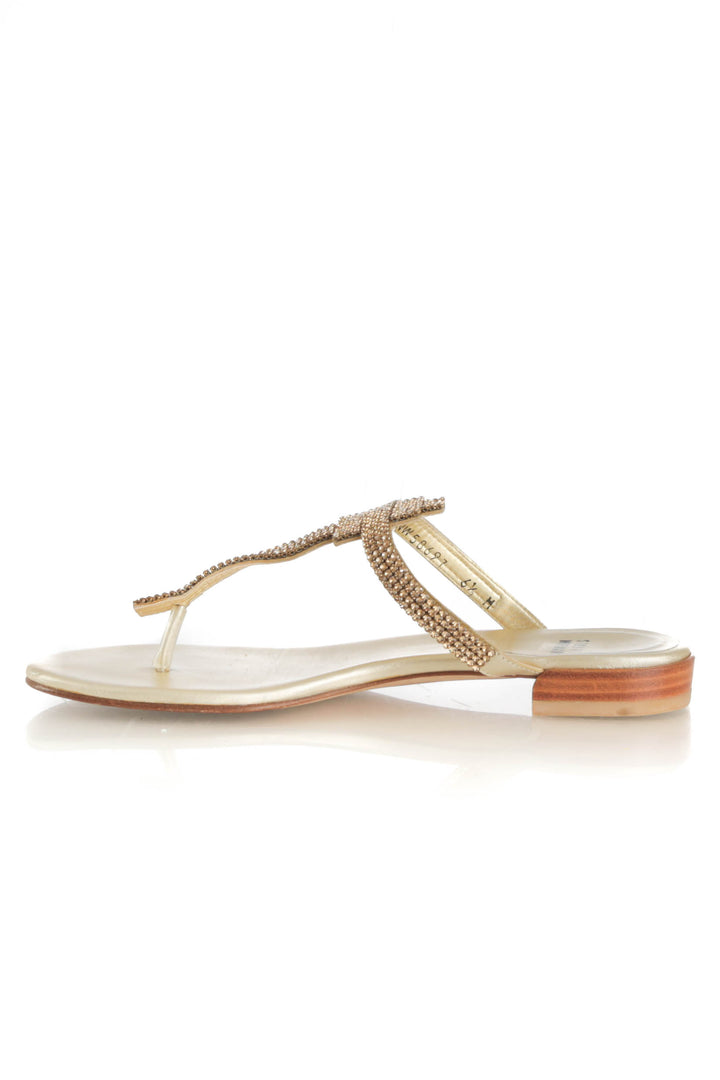 Zapato Stuart Weitzman dorado, vista lateral – ClosetRehab