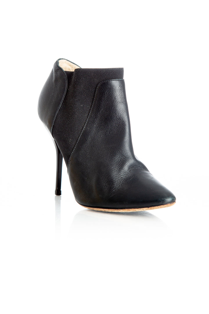 Zapato Jimmy Choo negro, vista posterior – ClosetRehab