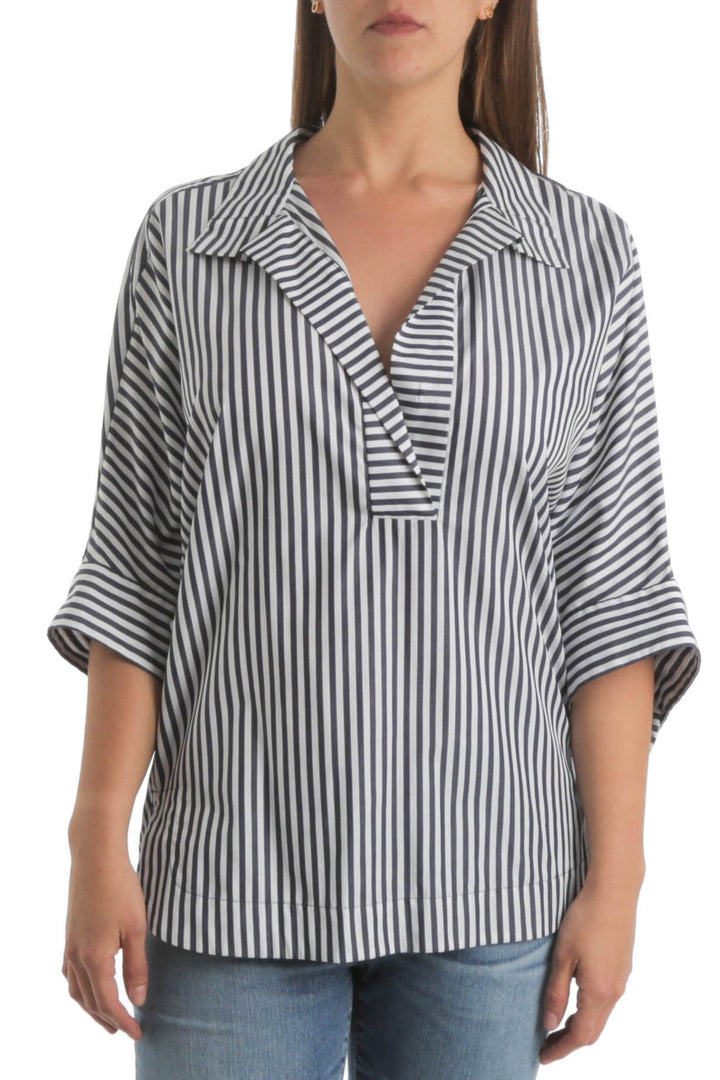 Blusa Carolina Herrera azul y estampado, vista frontal – ClosetRehab