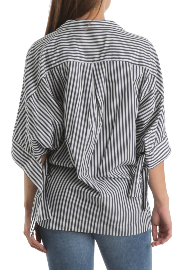 Blusa Carolina Herrera azul y estampado, vista posterior – ClosetRehab