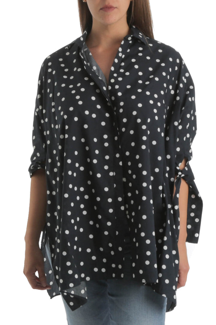 Blusa Carolina Herrera azul y estampado, vista frontal – ClosetRehab