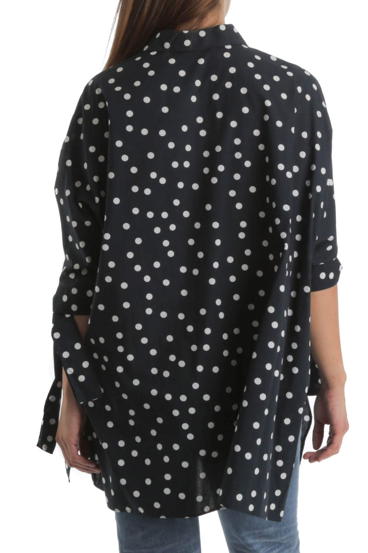 Blusa Carolina Herrera azul y estampado, vista posterior – ClosetRehab