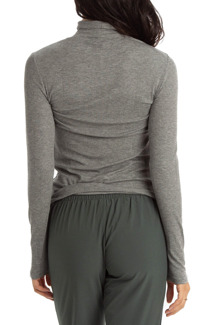 Blusa BCBG Maxazria gris, vista posterior – ClosetRehab