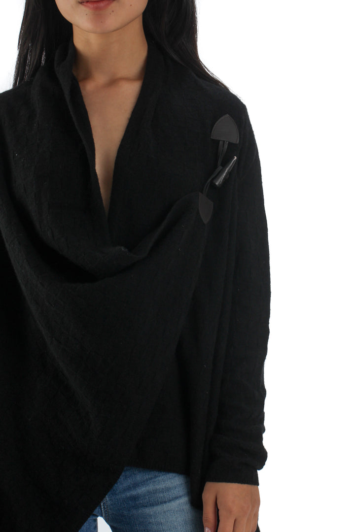 Suéter Neiman Marcus negro, vista lateral – ClosetRehab
