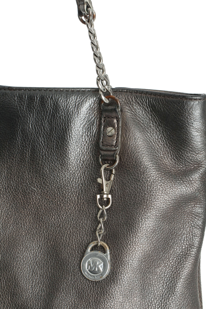 Bolsa Michael Kors gris, detalle – ClosetRehab
