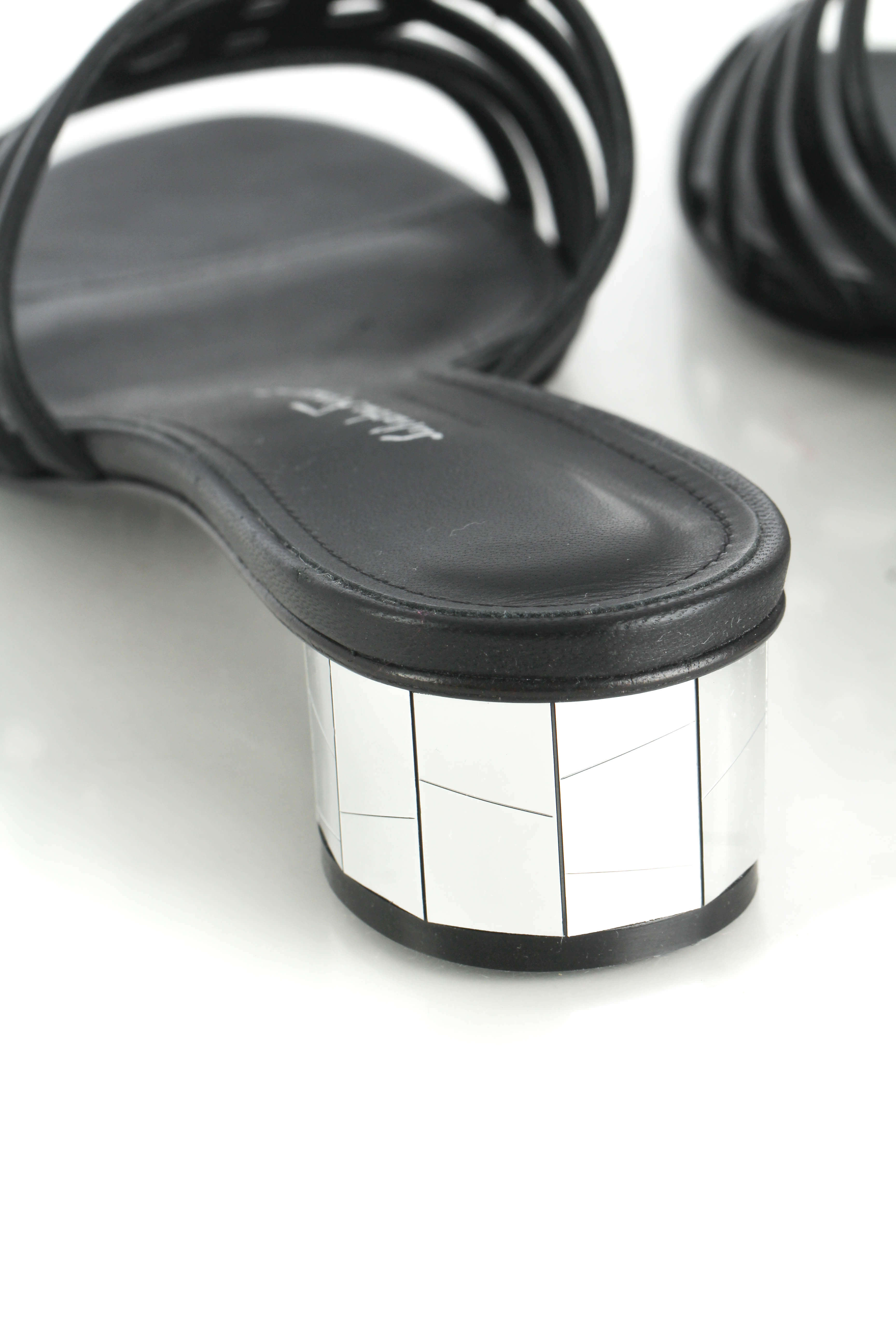 Salvatore Ferragamo, 6 USA