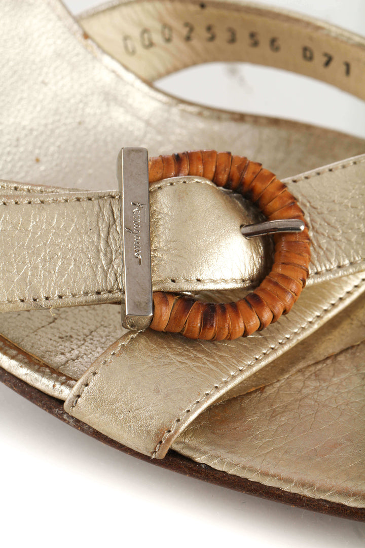Zapato Salvatore Ferragamo dorado, detalle 9 – ClosetRehab