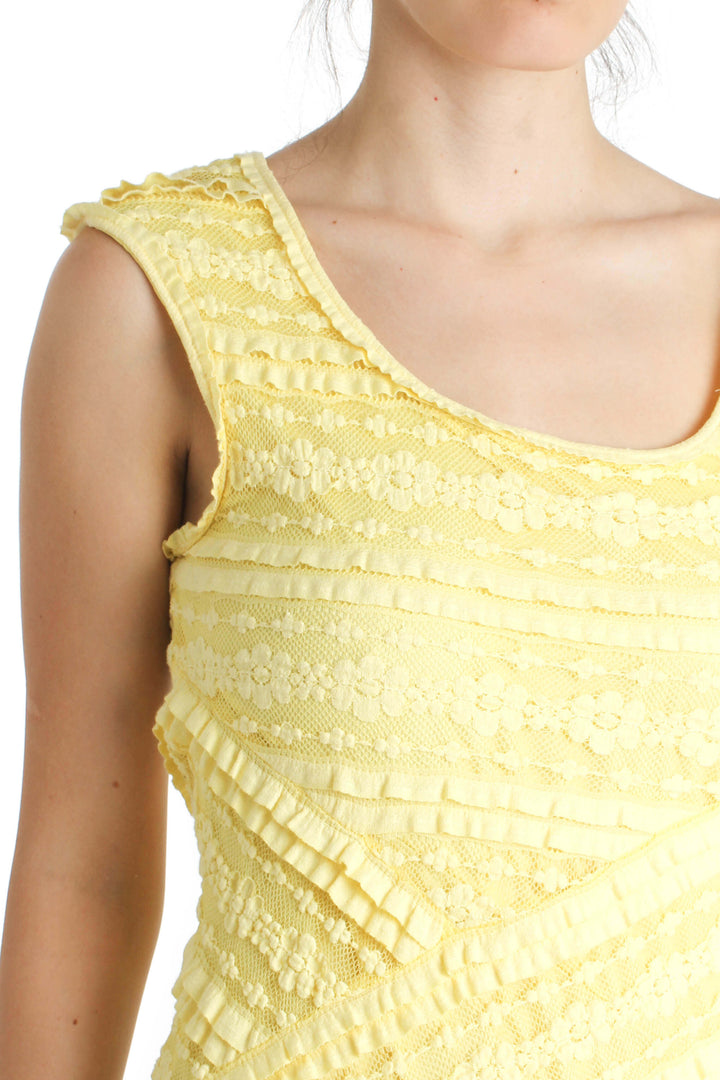 Vestido Max Studio amarillo, vista lateral – ClosetRehab
