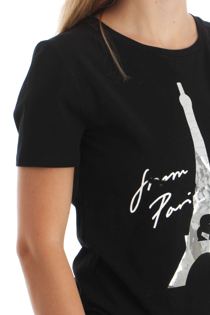 Blusa Karl Lagerfeld negra con estampado de la Torre Eiffel, detalle del frente