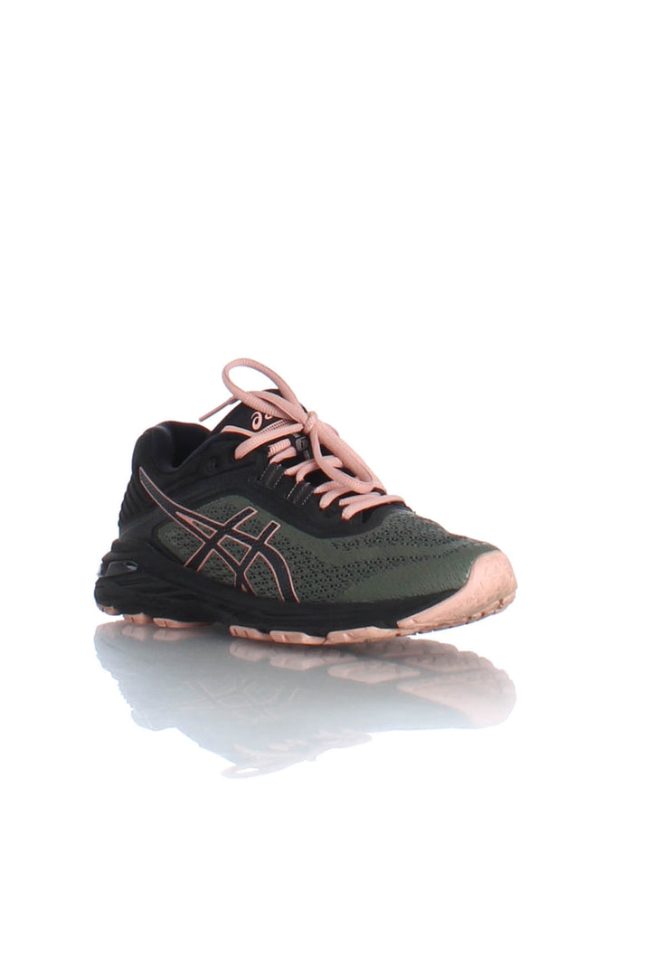 Zapato Asics negro y verde, vista posterior – ClosetRehab