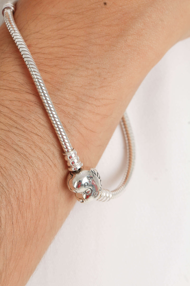 Pulsera Pandora, vista posterior – ClosetRehab