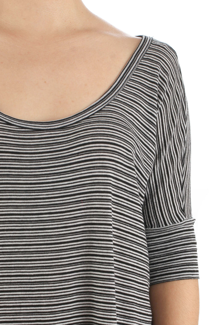 Blusa BCBG Maxazria negro, vista lateral – ClosetRehab