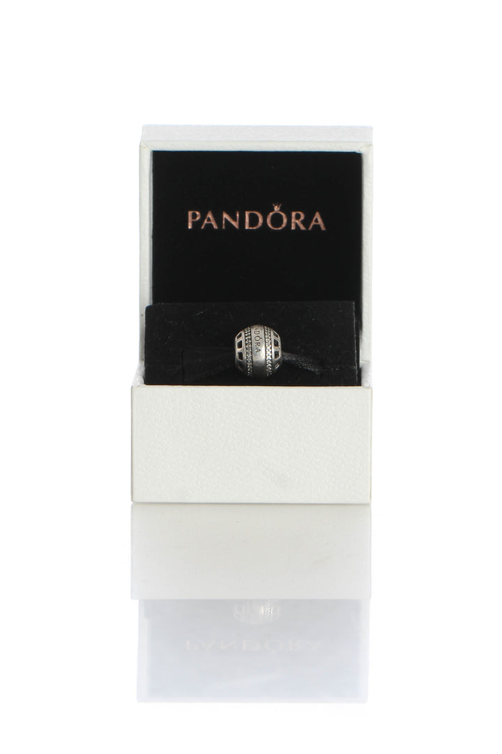 Charm Pandora, vista frontal – ClosetRehab