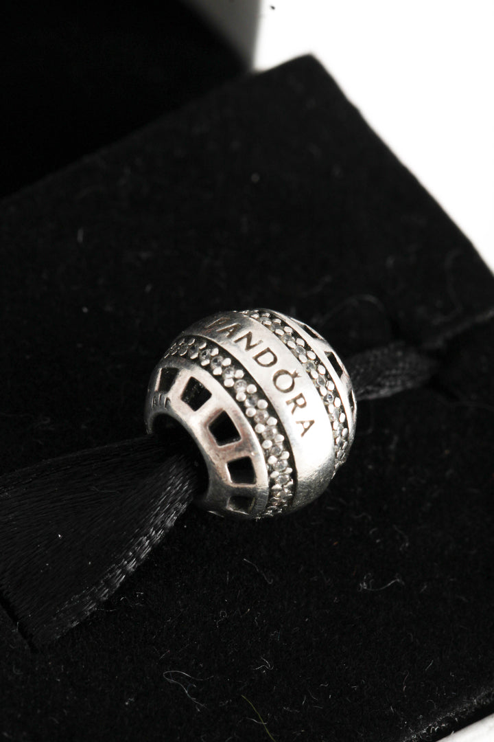 Charm Pandora, vista posterior – ClosetRehab
