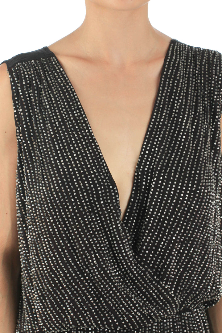 Blusa Parker sin mangas con chaquira y escote en V, detalle del frente