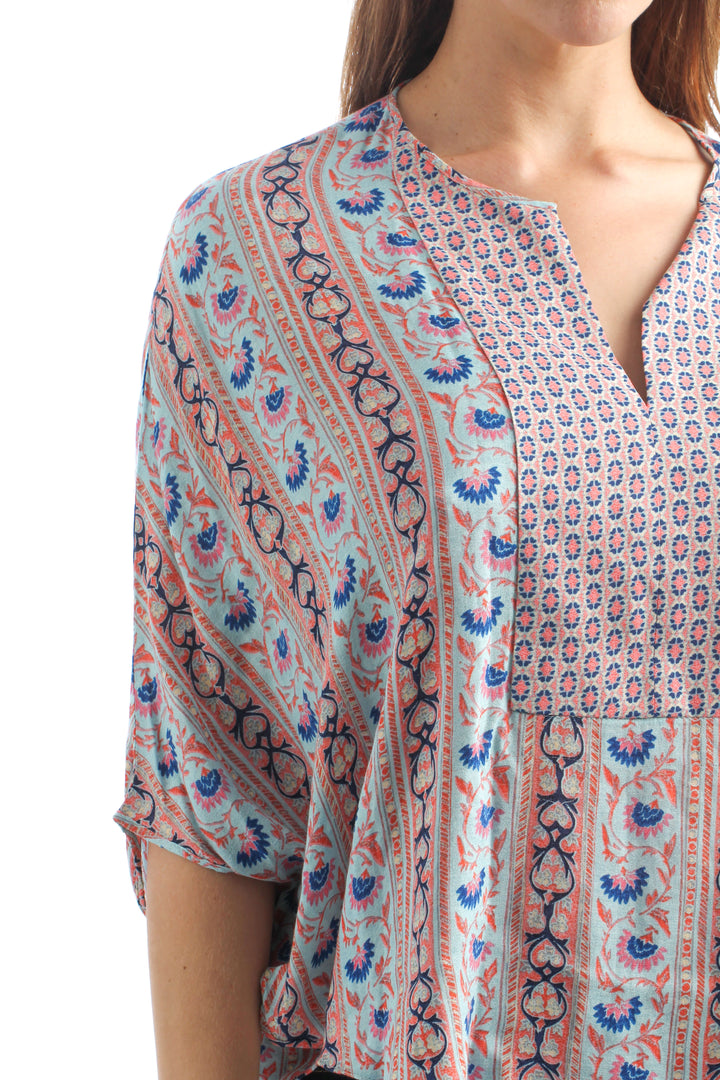 Blusa BCBG Maxazria estampado, vista lateral – ClosetRehab