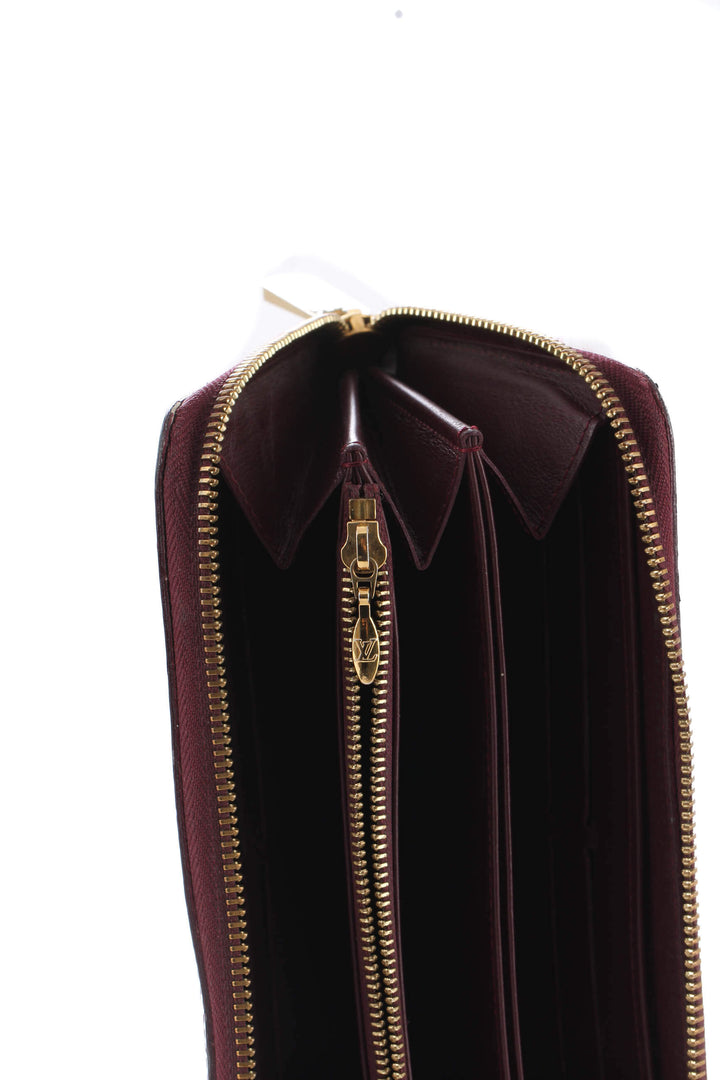 Cartera Louis Vuitton morado, detalle 7 – ClosetRehab