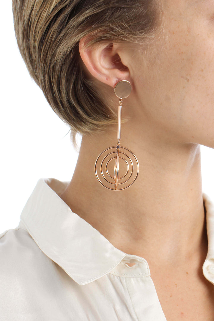 Aretes BCBG Maxazria, vista frontal – ClosetRehab